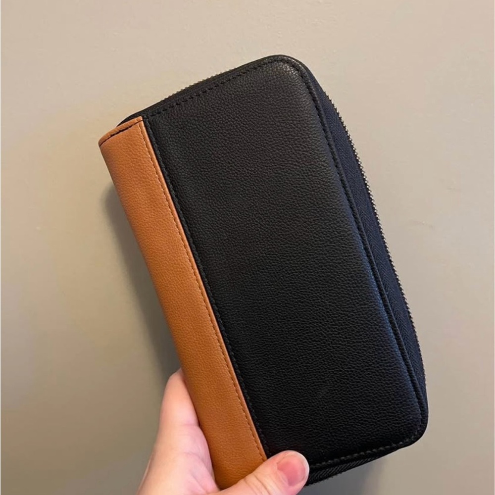 Thirty-One All About the Benjamin Wallet